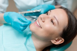 Using shade guide to select the color for dental bonding